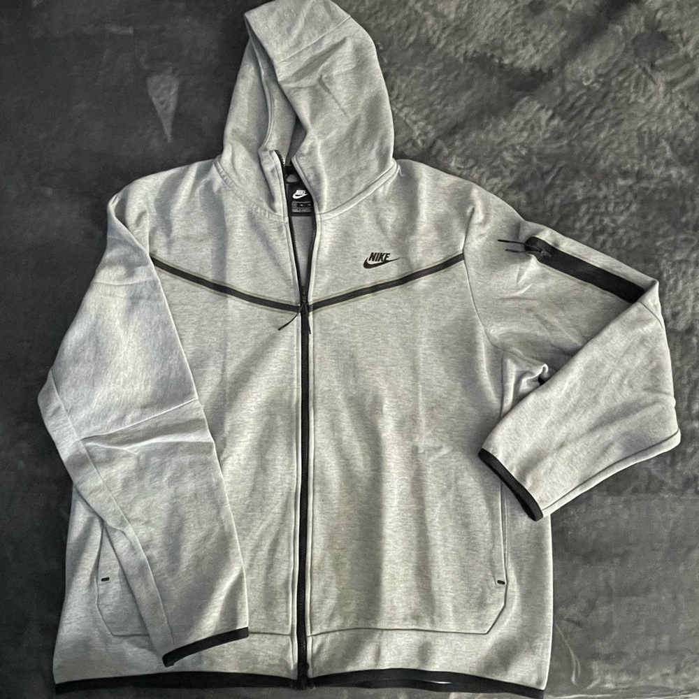 Nike Men’s XL Tech Fleece Jogger Suit